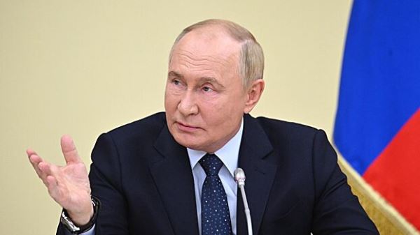 Путин предложил сделать космические услуги платными